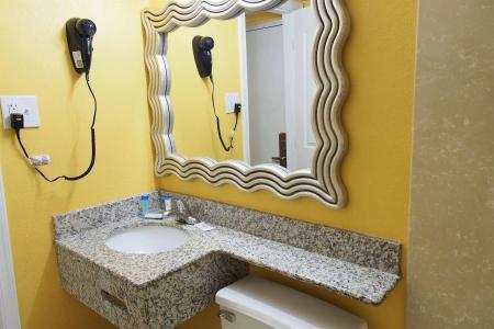 Seashire Inn & Suites - 30