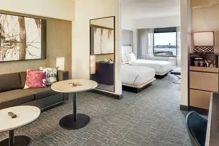 DoubleTree by Hilton & Suites Jersey City - 24