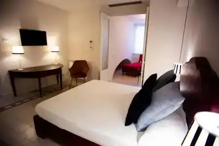 Suite 35 - 77