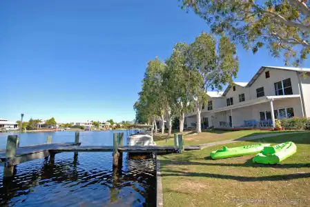 Noosa Entrance Waterfront Resort - 17