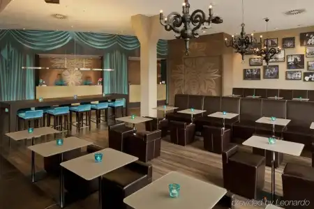 Motel One Berlin Ku'Damm - 7
