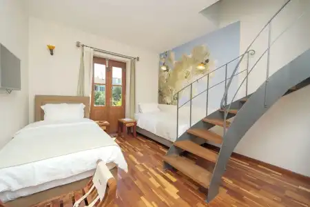 Cunda Labris - 28