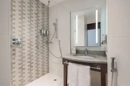 Hampton by Hilton Dubai Al Barsha - 7
