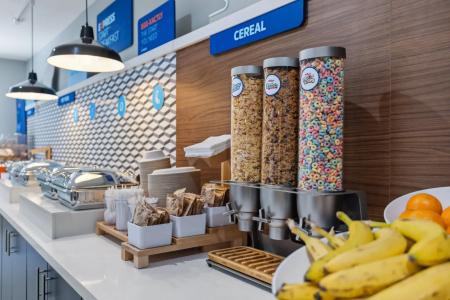 Holiday Inn Express & Suites Mountain View Silicon Valley by IHG - 27