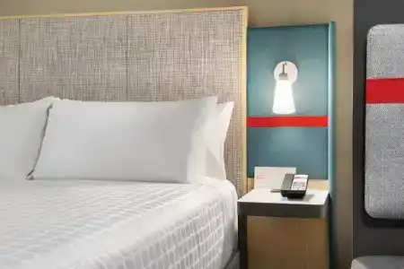 avid Orlando International Airport by IHG - 25