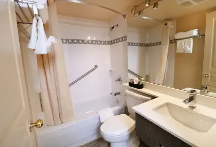 Divya Sutra Suites on Robson Downtown Vancouver - 7