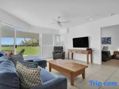 Rolling Surf Resort - 105