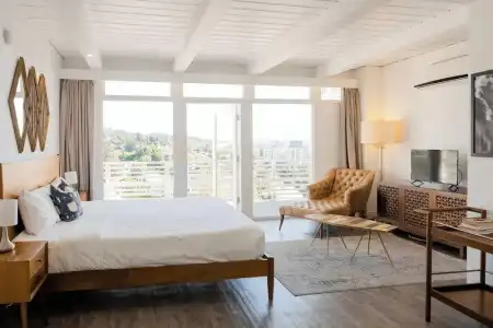 Hollywood Hills - 85