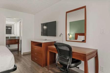 Vagabond Inn Executive Old Town - 41