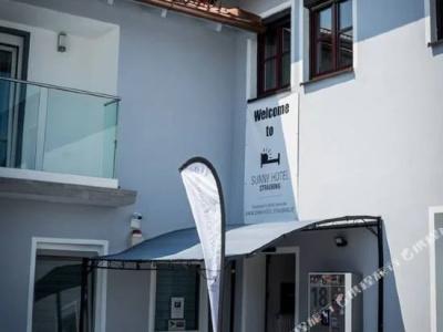 Sunny Straubing - 42
