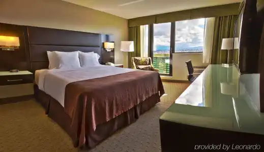 Holiday Inn Vancouver-Centre - 3