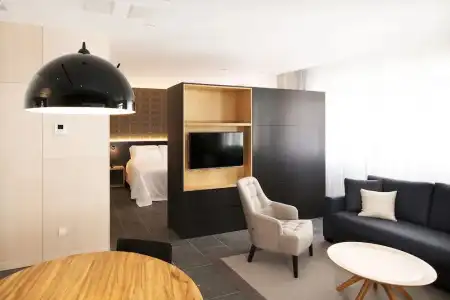 Suites 1478 - 9