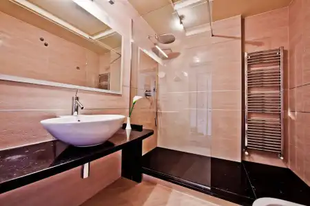 Kristal Palace - Tonellis - Adult Friendly - 8