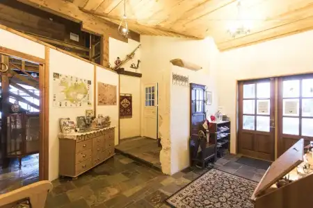 Raven's Bed and Breakfast - 0
