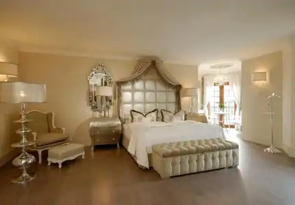 Heinitzburg Boutique - 55