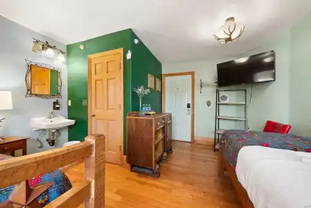 Qupqugiaq Inn - 48