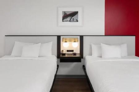 Ramada by Wyndham Milwaukee - 14