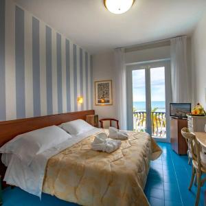 Grand Excelsior - 35
