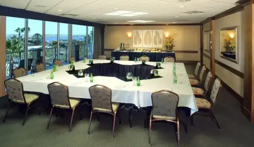 DoubleTree by Hilton San Diego Bayside - 21