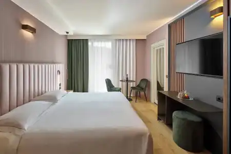 Kristal Palace - Tonellis - Adult Friendly - 49