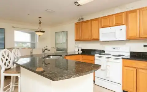 Hibiscus Oceanfront Resort - 32
