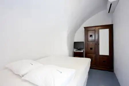 Alexander's Suites - 1