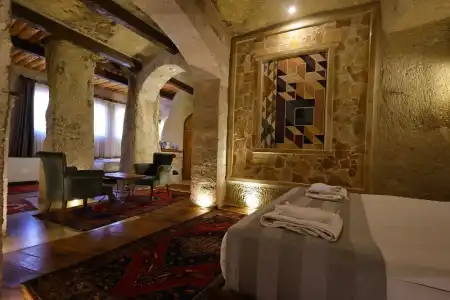Sarnich Cave Suites - 56
