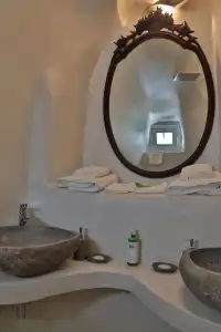 Trieris Villa & Suites - 7