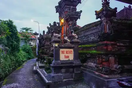 Three Brothers Guest House - 5
