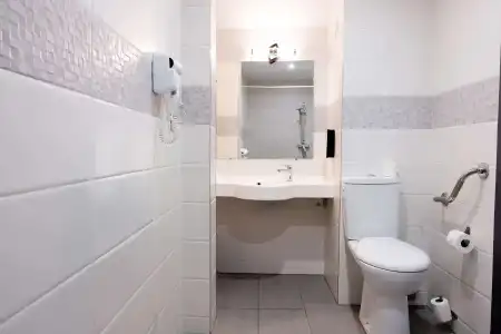 Hôtel Kyriad Paris 10 — Canal Saint Martin-République - 8
