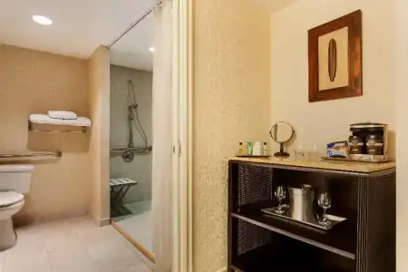 The Waterfront Beach Resort, A Hilton - 95