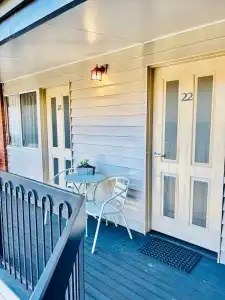 Downs Motel - 79