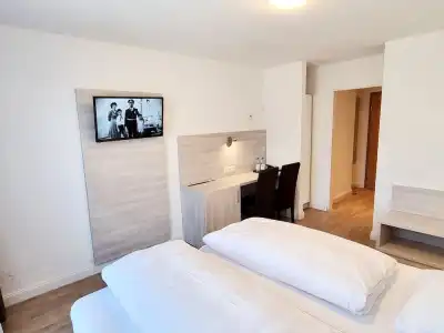 Adler Frankfurt - 30