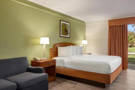 Baymont by Wyndham Daytona Beach/Intl Speedway - 29
