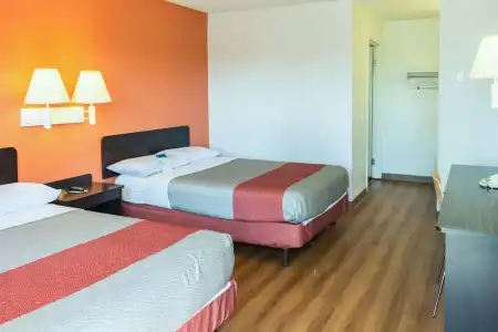 Motel 6 Bakersfield, CA - East - 4