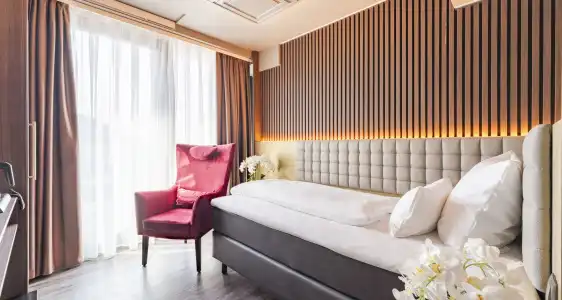 PLAZA Premium - 5