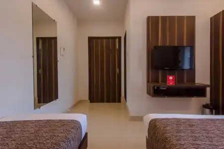 OYO 10217 Golden Palms - 5