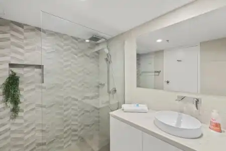 Gemini Court Holiday Apartments - 307