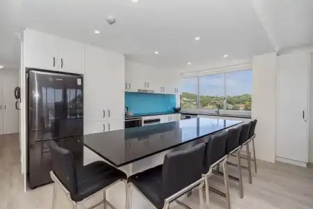 Burleigh Beach Tower - 112