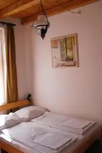 Hungaria Guesthouse - 24