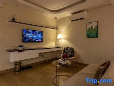 Golden Tree & Apartment - 46