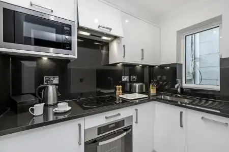 Queensgate Court - 232