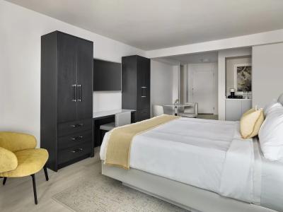 AKA Washington Circle - 11