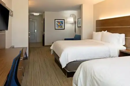 Holiday Inn Express & Suites Fresno South by IHG - 45