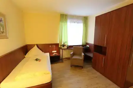 Akzent Jonathan - 5
