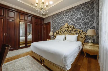 Monday Royal Apart - 229