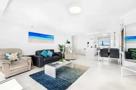 Surfers Century Oceanside Apartments - 11