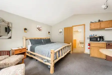 4 Seasons Inn on Fall River - 21