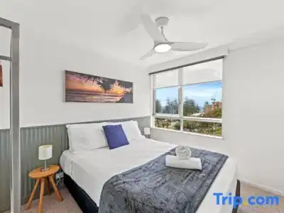 Burleigh Beach Tower - 177