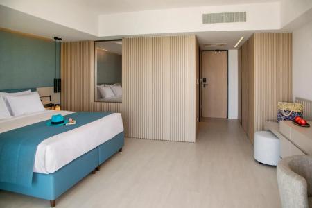Mercure Larnaca Beach Resort - 4